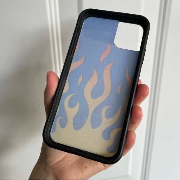 Wildflower Cases iPhone 11! - Picture 4 of 4